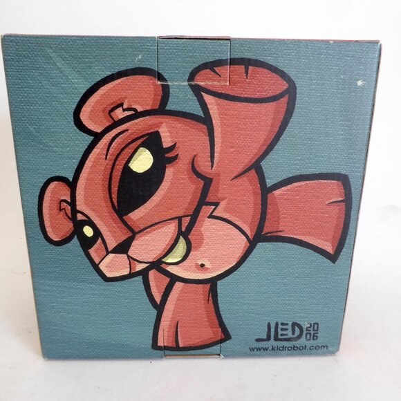NEW 2006 6.5” LE 2800 KIDROBOT PINK TEETER DESIGNER ART URBAN VINYL FIGURE - Picture 8 of 12